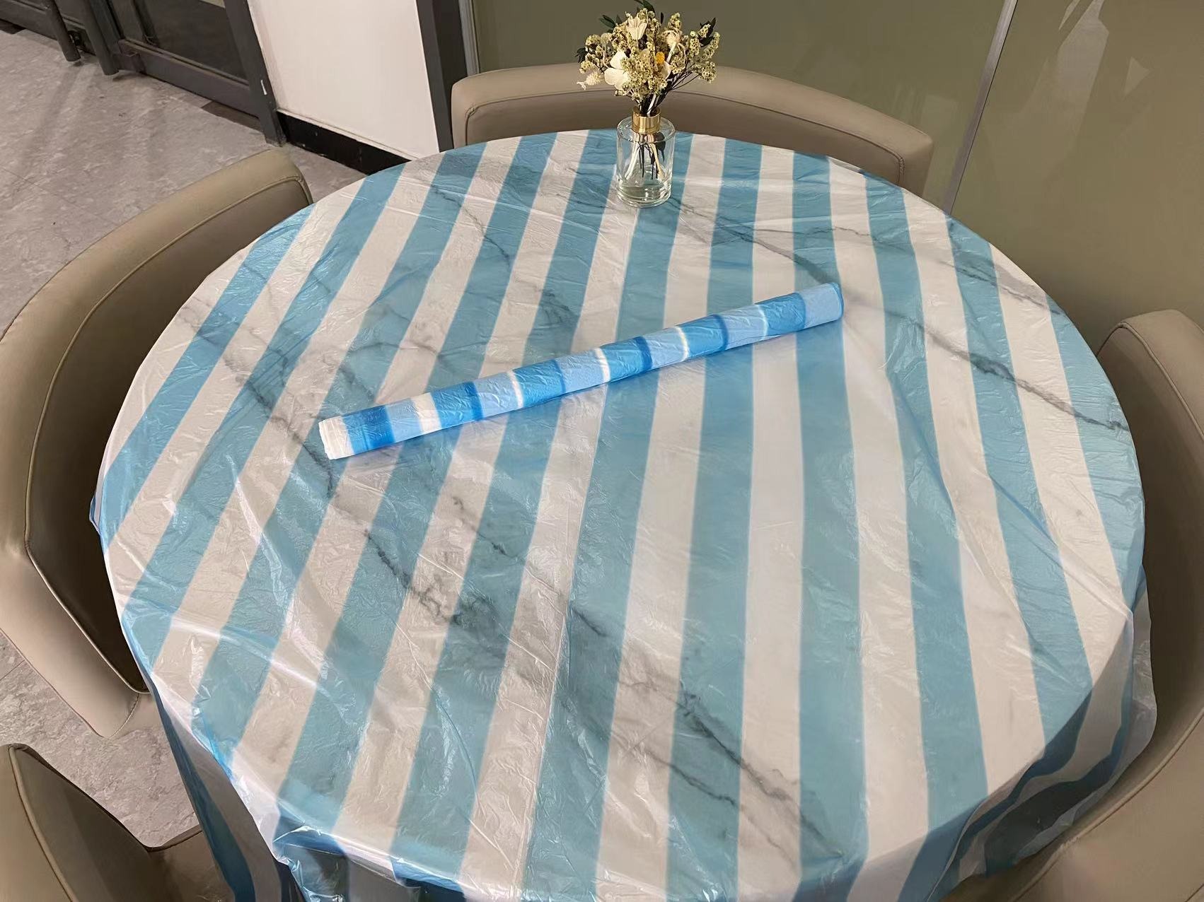 Penutup meja plastik guna pakai